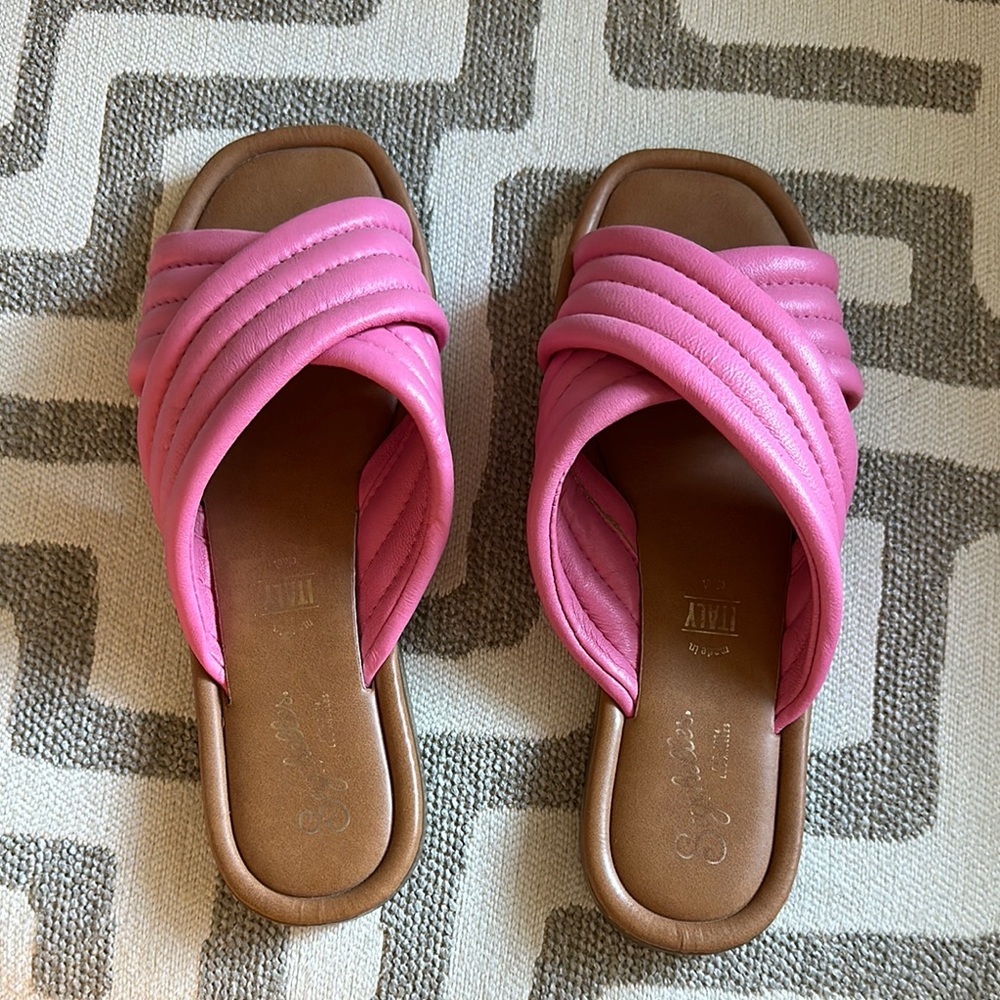 Seychelles Stylish Pink Slide Sandals - Like new condition